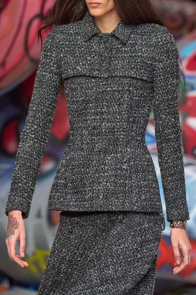 Look 13